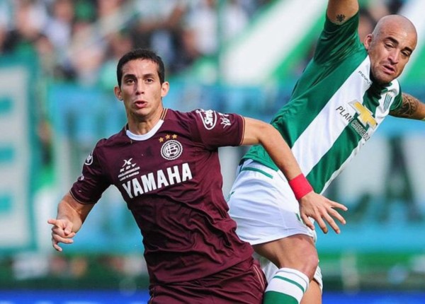 Marcone, el "5" de Lanús, fue convocado cuando para muchos Gago era el candidato.