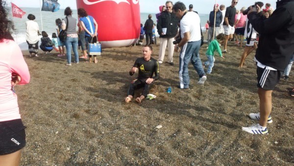 Extenuado, Parra luego de imponerse en la tradicional competencia Magagna-Playa Unión. (Foto: @natiaferrari).