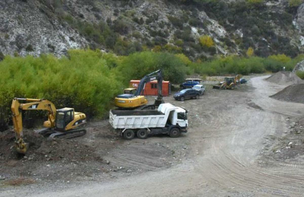 Obra clave. Ongarato quiere garantizar el agua potable para Esquel y destacó la reparación del acueducto. 
