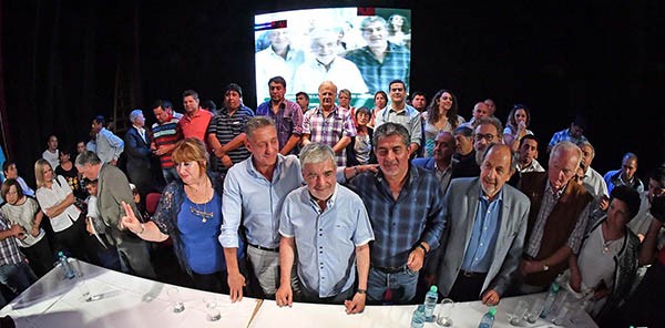 “No se van a arrepentir de adherir”. La frase resumió la convocatoria abierta de Das Neves, que espera por novedades en los próximos días.