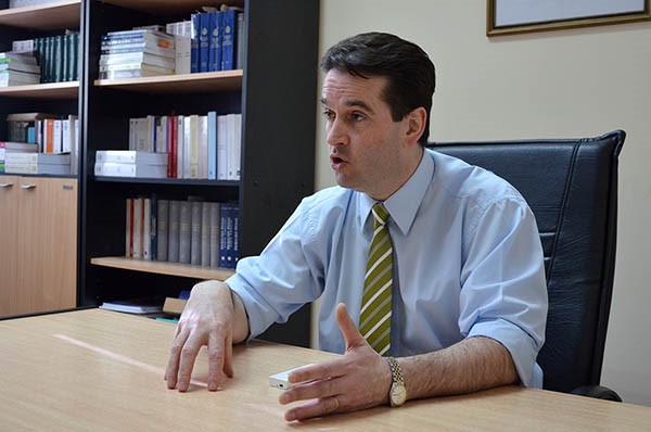 El juez Jorge Criado, de Esquel, reprochó los malos discursos políticos.
