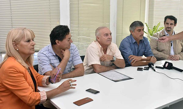 En conjunto. La empresa y el municipio erradican las ocupaciones. 