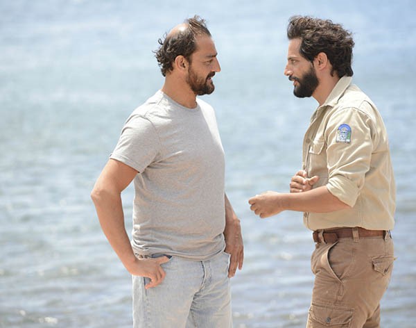 Autor e intérprete. Bubas y el actor Furriel en un alto de la filmación.