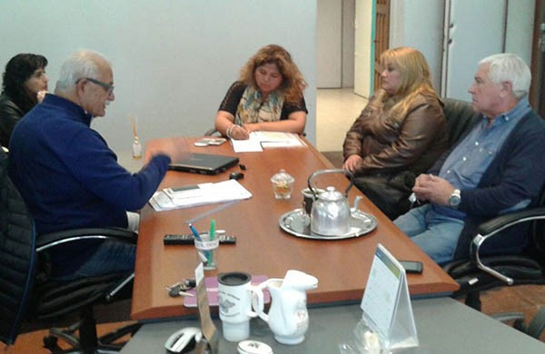 Coordinan. El encuentro entre el Gobierno Provincial y autoridades municipales de Sarmiento. 