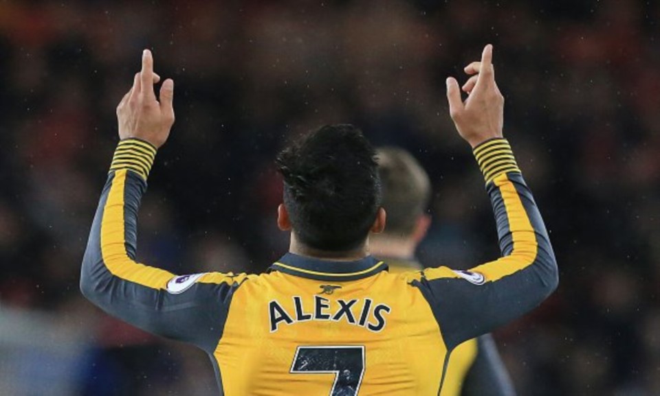 El chileno Alexis Sánchez anotó uno de los tantos en la victoria de Arsenal.