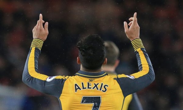 El chileno Alexis Sánchez anotó uno de los tantos en la victoria de Arsenal.