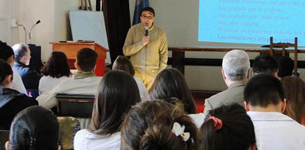 El doctor  Alejandro Yankowski, médico Terapista. (Dirección Médica INCUCAI) expondrá en la mañana de hoy , en la apertura de la jornada.