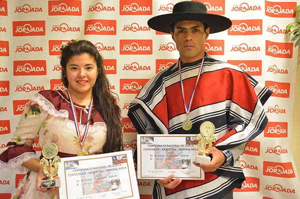 Los jóvenes bailarines Camila Pavón y Walter Sosa, subcampeones en el Campeonato Nacional de Cueca.
