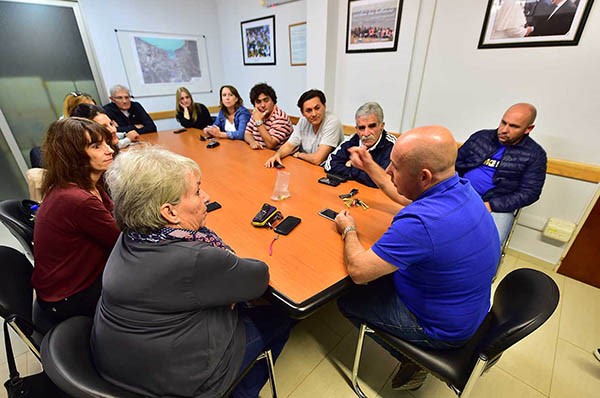 El intendente reunido junto a su equipo de trabajo para analizar los trabajos que se llevan adelante.