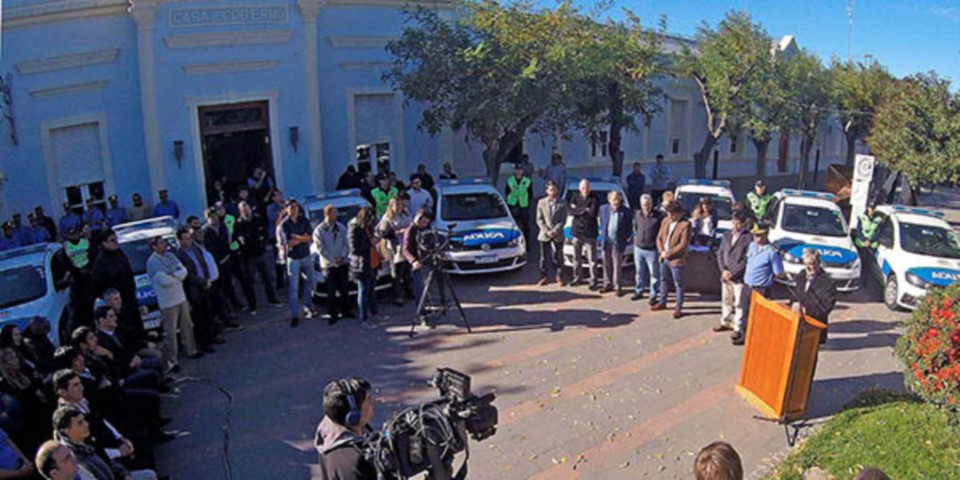 Los nuevos móviles policiales se distribuirán en Rawson, Las Plumas, Dique, San Martín, Sarmiento y otros.