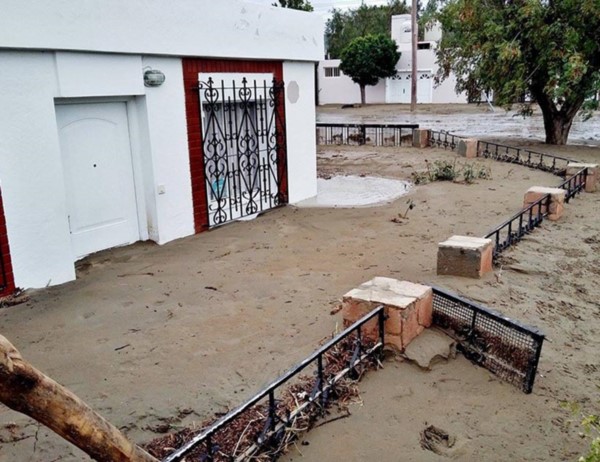 Algunas de las casas quedaron cubiertas de barro en Comodoro.