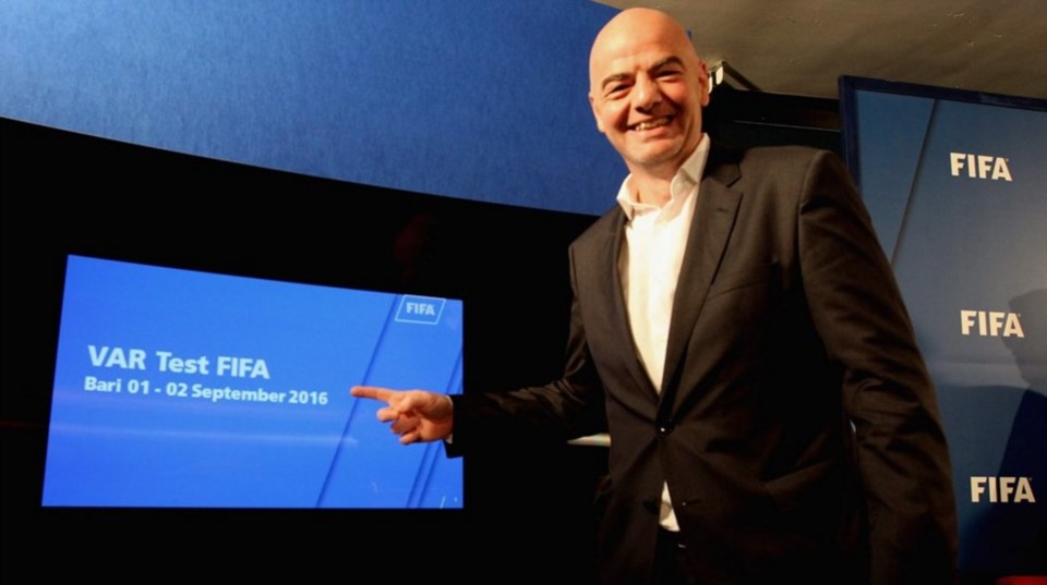 Gianni Infantino confirmó que en el Mundial de Rusia 2018 se usará el V.A.R. (videoarbitraje).