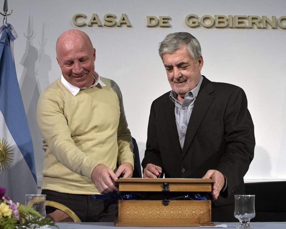 Claudio Mac Allister, secretario de Deportes, encabezó la entrega.