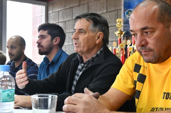 Pablo Arabia, Franco Canario, Carlos Gómez y “Chacota” Villar, ayer en la presentación del karting zonal.