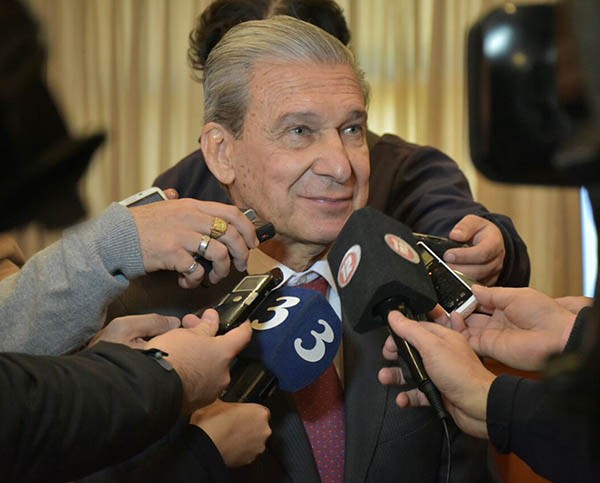 Guinle se puso firme con su aval. 