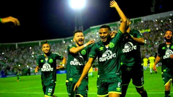 El "Chape" derrotó al "Paisa" por 2-1 en el partido de ida jugado en Brasil, que tuvo una fuerte carga emotiva.