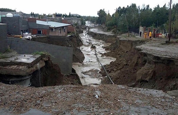 Valle de lágrimas. Una imagen increíble de una ciudad devastada por el agua y sin obras centrales. 