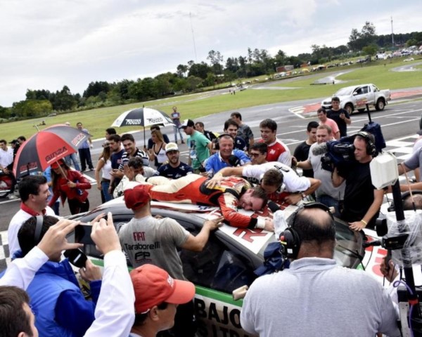 Mariano Werner celebró a lo grande en Posadas. Foto: Miguel Mendieta.