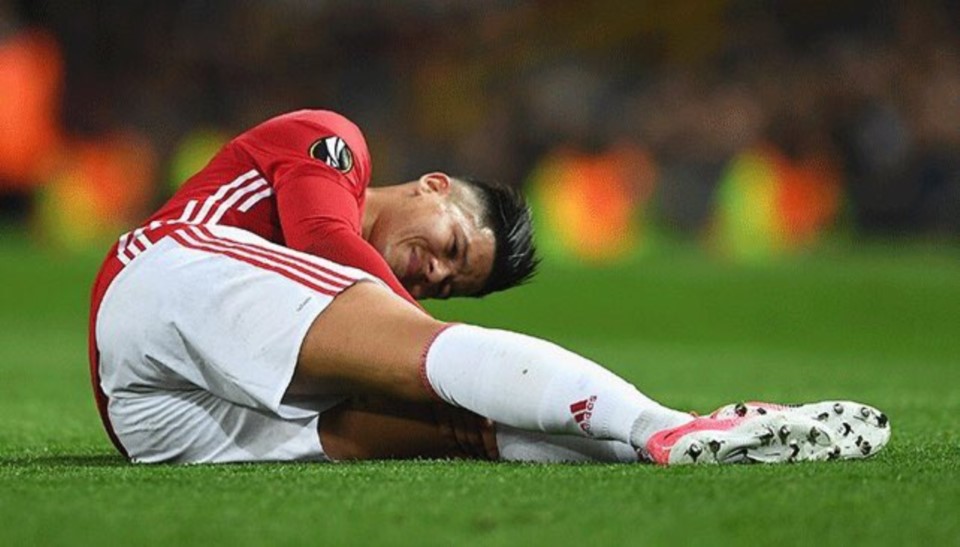 Rojo se lesionó ante Anderlecht, será operado de la rodilla y se perderá todos los partidos restantes de las Eliminatorias.