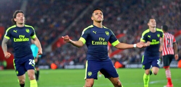 El chileno Alexis Sánchez es la carta fuerte de ataque en Arsenal.