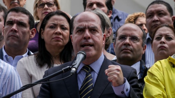 Julio Borges. Puño crispado y anacrónica solicitud...