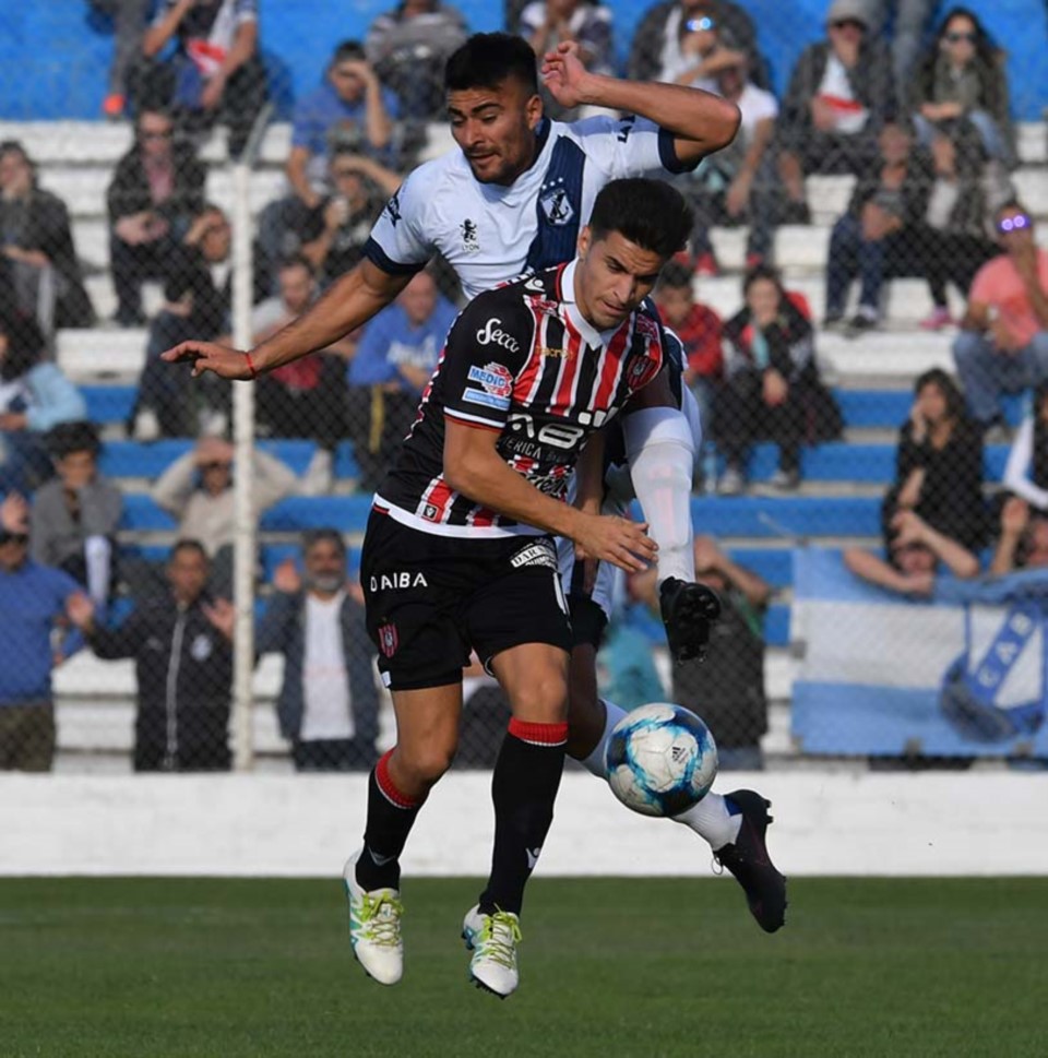 "Cepillo" Sánchez volvió ante Chacarita y exhibió un muy buen rendimiento.