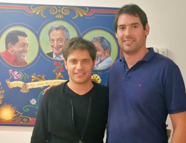 El edil Franco Albanesi (Unidos y Organizados) junto a Kicillof.