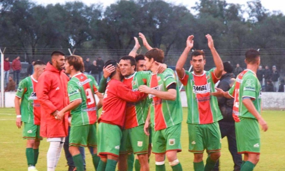 Enorme victoria de Agropecuario en Sunchales, quedó a un partido del ascenso.