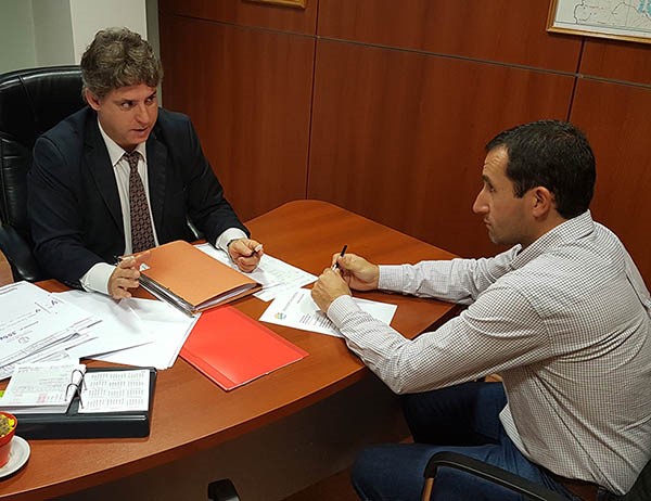 Dúo. Simionati recibió en su despacho al presidente de la Cooperativa. 