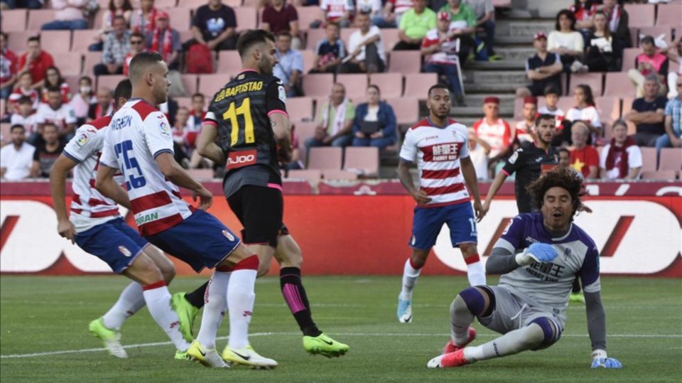 El Espanyol aprovecha los regalos del Granada.