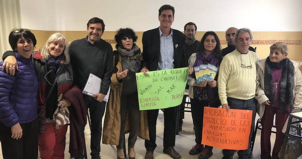 El ministro y el diputado Albaini reunidos con los autconvocados en contra del  avance minero.