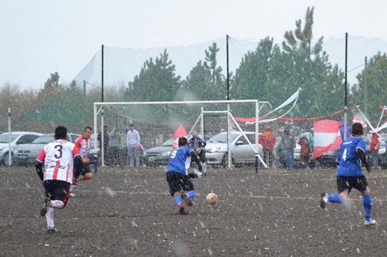 Bajo la nieve. Deportivo Río Pico logró la clasificación ante las intensas nevadas cordilleranas.