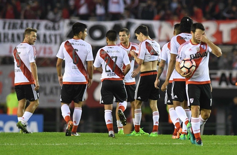 River cayó en casa y no pudo ubicarse como el mejor de la fase inicial.