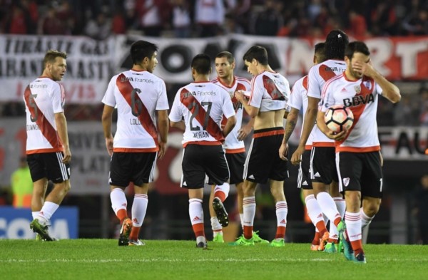 River cayó en casa y no pudo ubicarse como el mejor de la fase inicial.