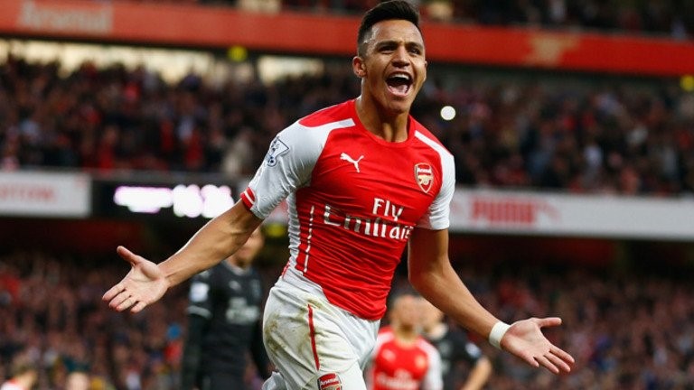 El chileno Alexis Sánchez marcó el primero (30 en la temporada) y asistió a Ramsey en el segundo.