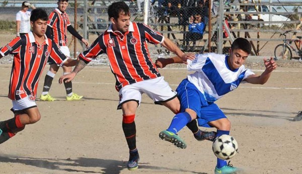 Alumni sumó una victoria muy importante contra Deportivo Roca.