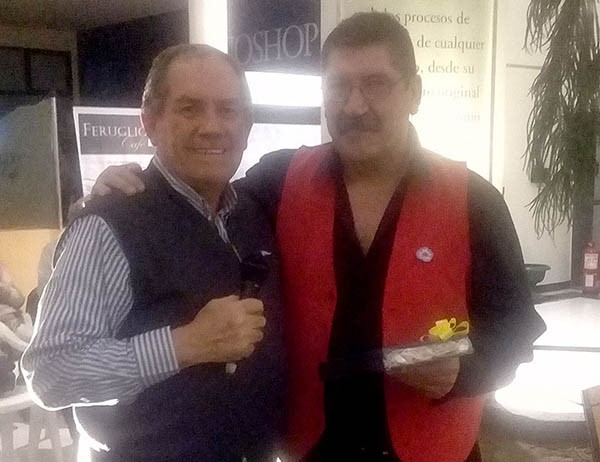 Tatín lópez Salaberry junto  a  Rubén Villagra, el presidente Rotario.