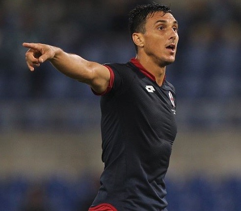 Para Hidalgo, ya es tarde para pensar en que Burdisso vuelva a Boca.