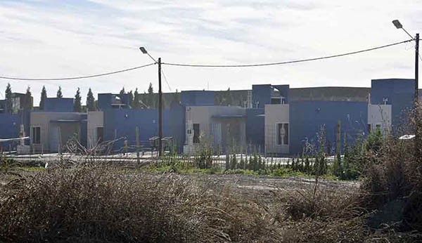 Promesas vanas. Una postal del barrio donde se aseguraban casas.