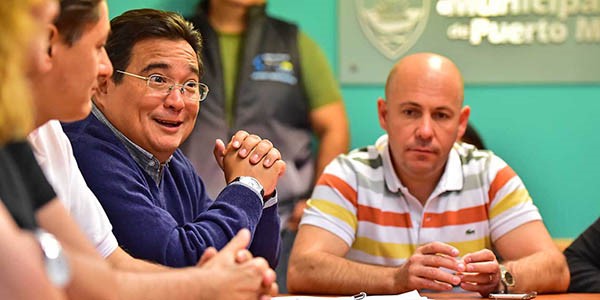 El intendente junto con los tres gremios municipales acordaron un incremento en dos etapas.