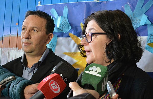 El intendente Adrián Maderna y la directora de NICADPI, Liliana Sauter, en diálogo con la prensa.