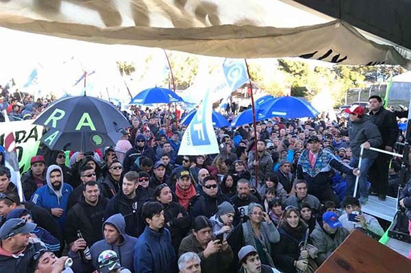 Militancia. Los muchachos peronistas le pidieron al intendente de Comodoro que encabece el proyecto 2019. 
