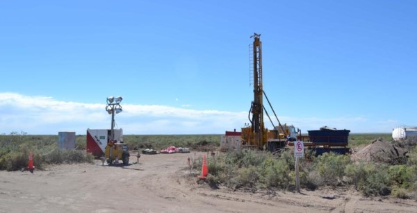 Un programa de topografía geofísica de 2.385 kilómetros cuadrados detectó en 2007 una importante anomalía radiométrica de más de 15 kilómetros.