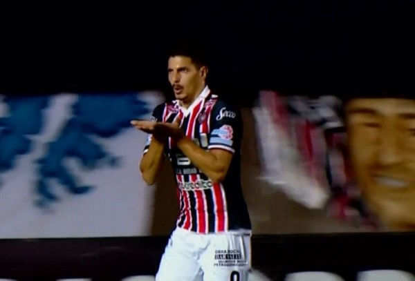 Salinas volvió a marcar y es el máximo anotador del torneo con 24 goles.