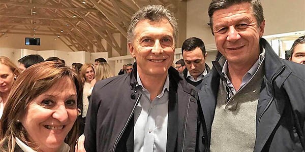 La foto en Buenos Aires. El presidente junto a la fórmula de Cambiemos de Chubut que busca el Congreso.