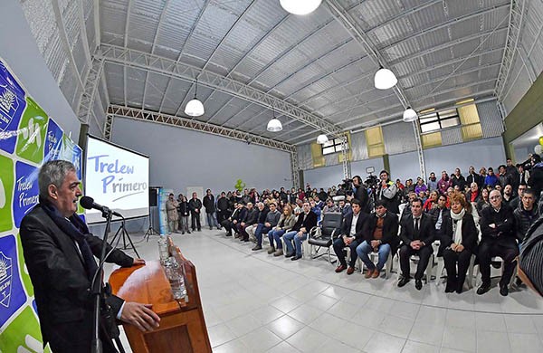 Das Neves destacó la importancia de “continuar brindándole a los jóvenes espacios para practicar deporte”.