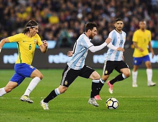 Messi no tuvo un buen rendimiento ante Brasil y se vuelve a la Argentina por el casamiento.