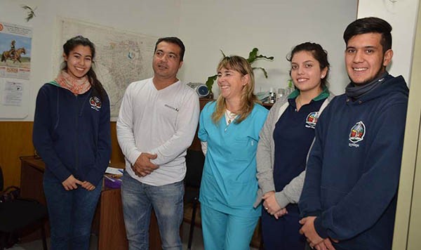 Verena Dietz, responsable del área, junto a los alumnos de Bryn Gwyn.