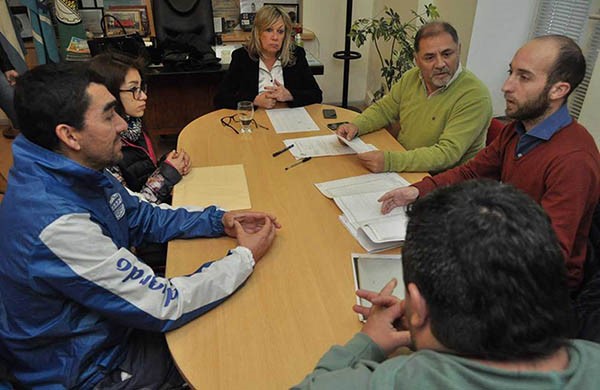 La intendente Rossana Artero les comunicó a los directivos sobre el otorgamiento de tierras.
