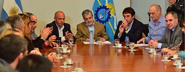 Educación. A su regreso de Capital Federal, el gobernador brindó varias definiciones políticas e insistió con sus reclamos de decisiones para con el Gobierno nacional. 